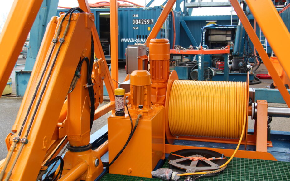 Hydraulic winch